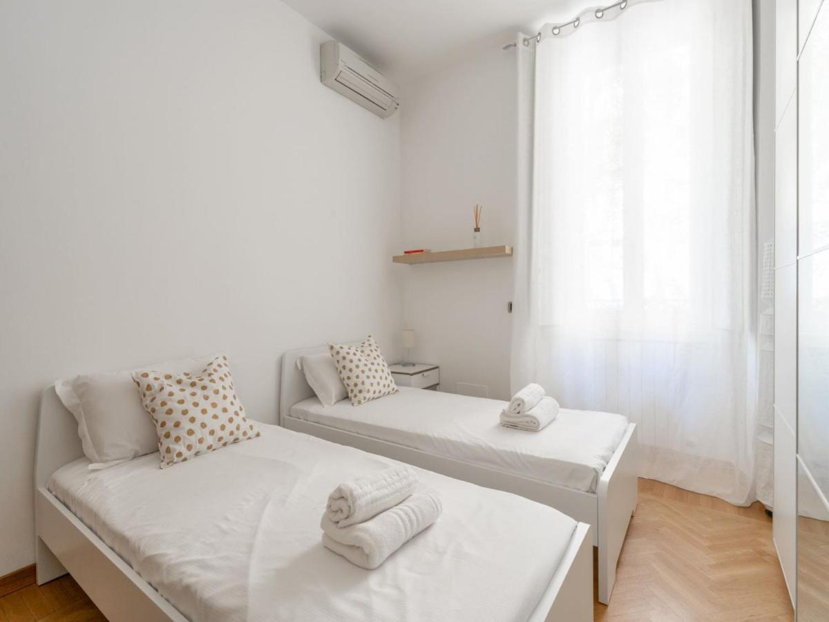 The Best Rent - Spacious Apartment Near Colonne S Lorenzo Milan Bagian luar foto